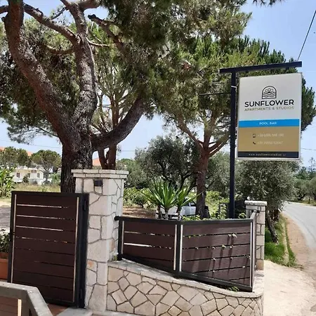 Sunflower Apartments&studios Apartahotel 3*
