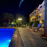 Aparthotel Sunflower & 4*