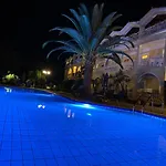 Ξενοδοχείο με διαμερίσματα Sunflower & 4*
